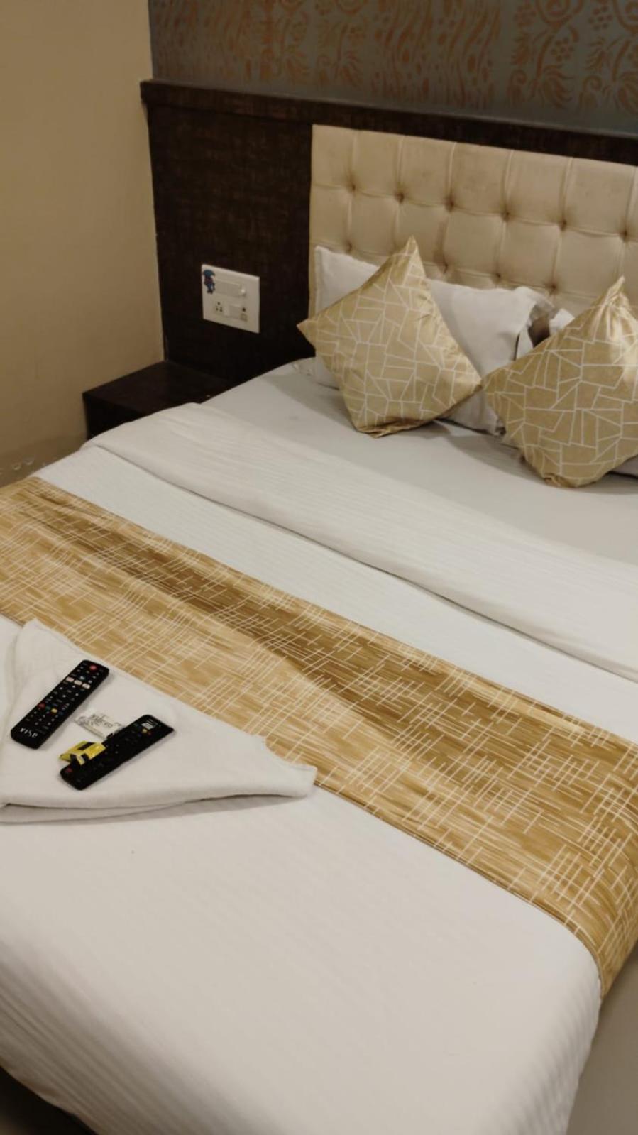 Hotel Crystal Park Near Nesco Exhibition Center Βομβάη Εξωτερικό φωτογραφία