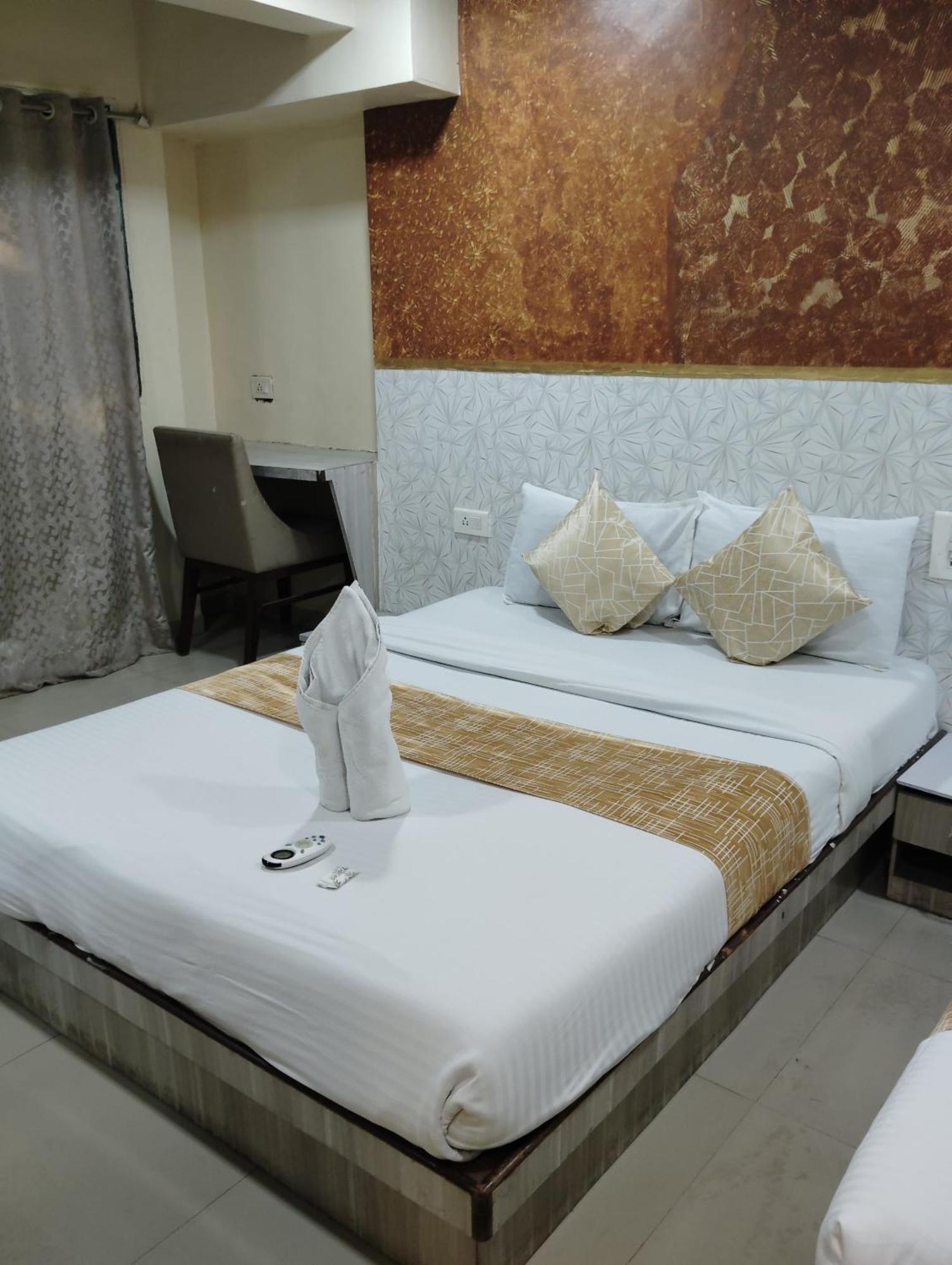 Hotel Crystal Park Near Nesco Exhibition Center Βομβάη Εξωτερικό φωτογραφία