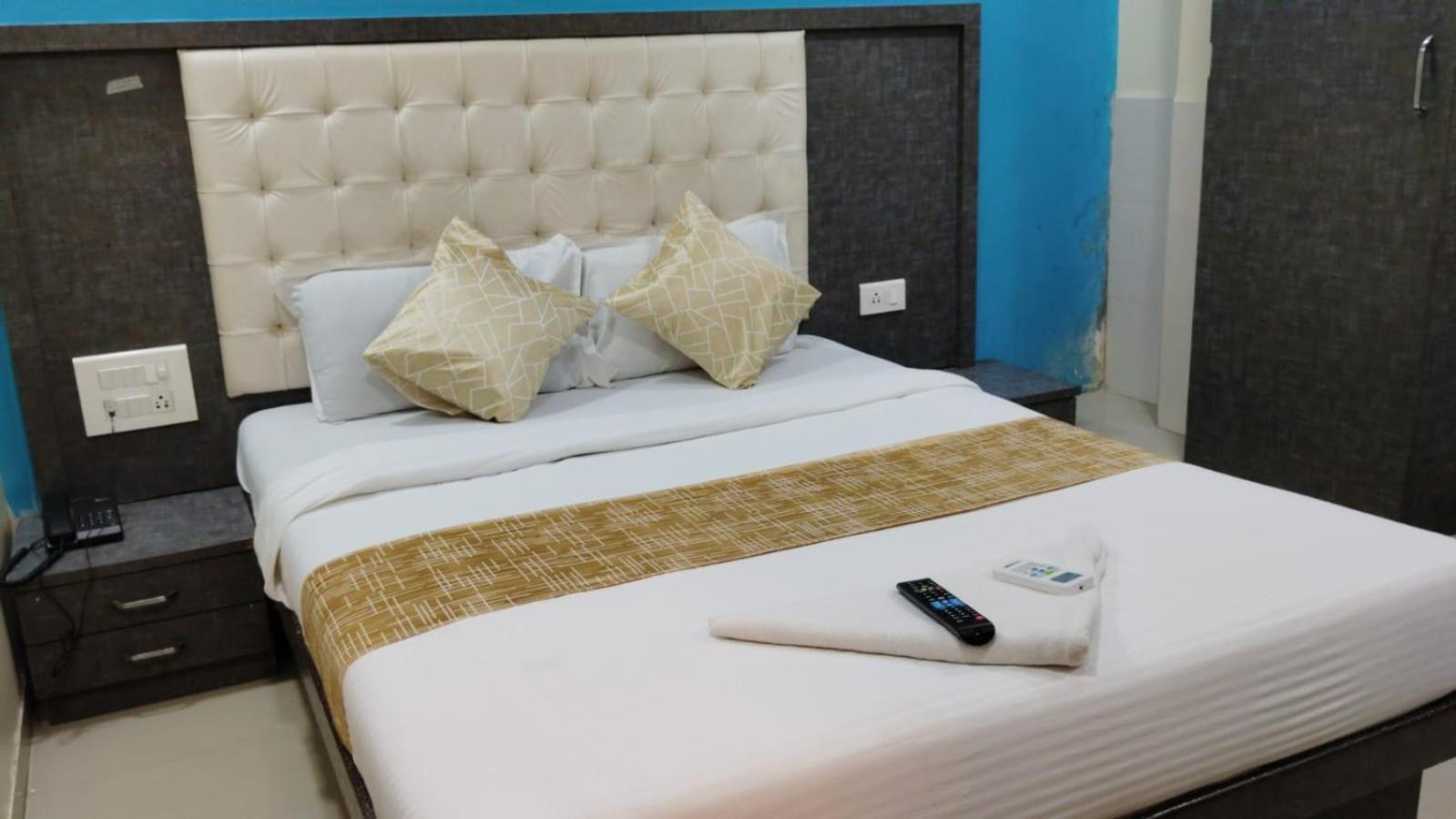 Hotel Crystal Park Near Nesco Exhibition Center Βομβάη Εξωτερικό φωτογραφία