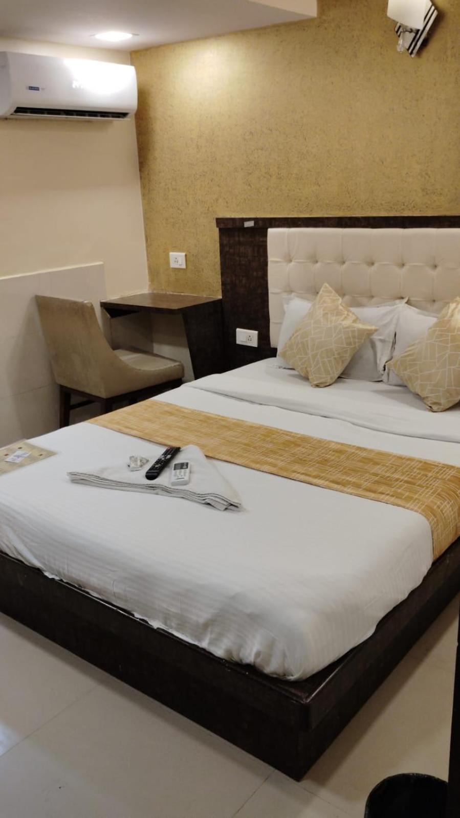 Hotel Crystal Park Near Nesco Exhibition Center Βομβάη Εξωτερικό φωτογραφία