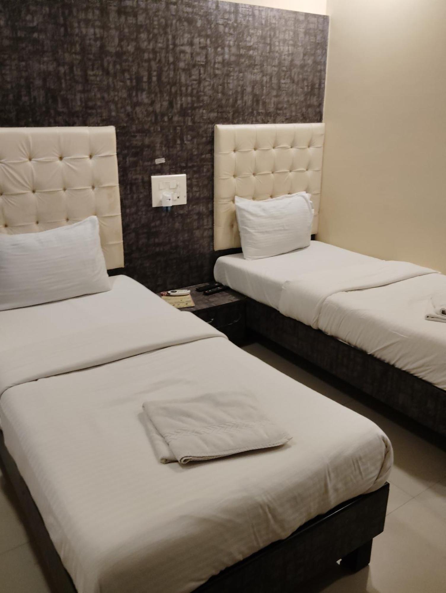 Hotel Crystal Park Near Nesco Exhibition Center Βομβάη Εξωτερικό φωτογραφία