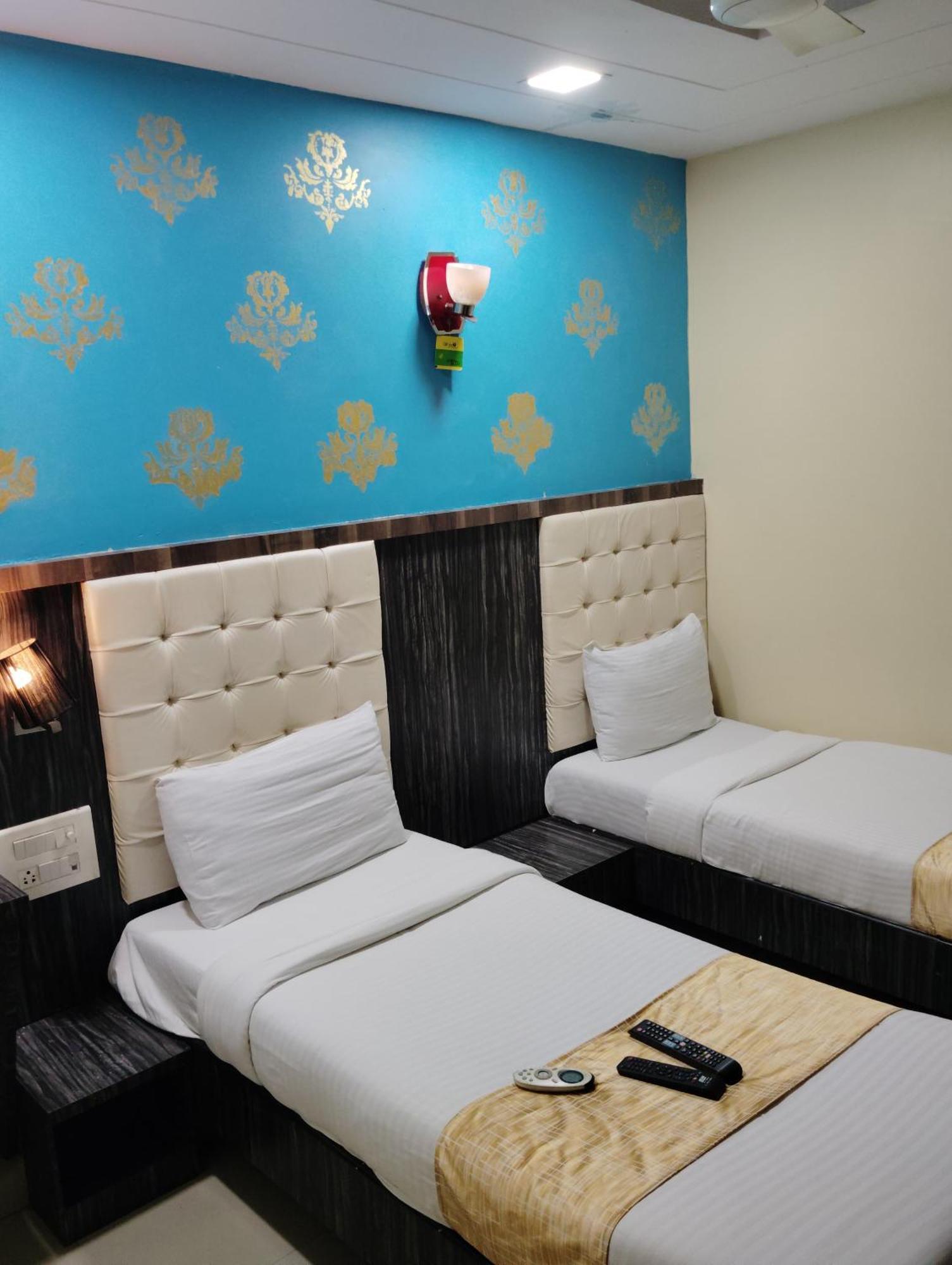 Hotel Crystal Park Near Nesco Exhibition Center Βομβάη Εξωτερικό φωτογραφία
