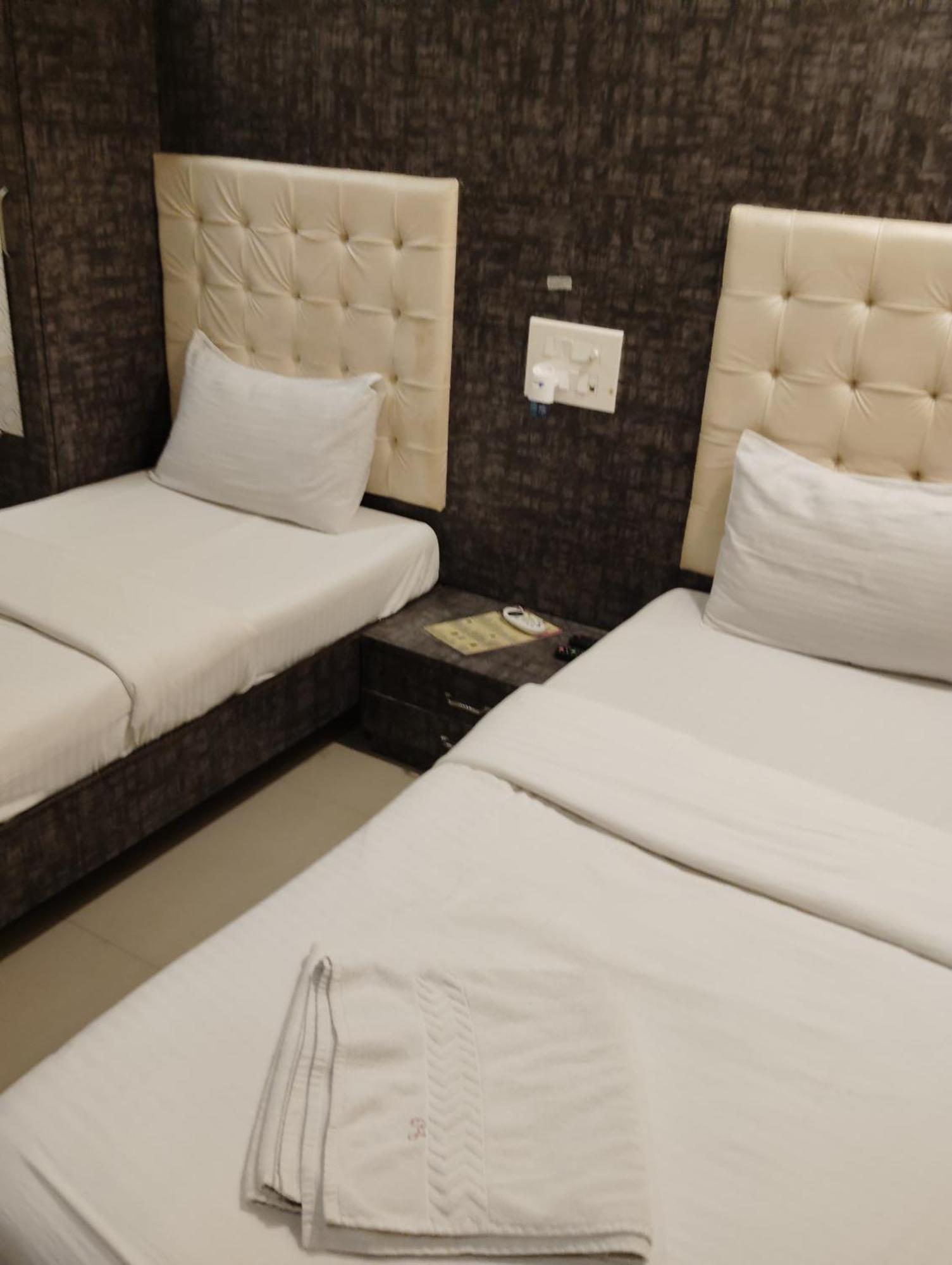 Hotel Crystal Park Near Nesco Exhibition Center Βομβάη Εξωτερικό φωτογραφία