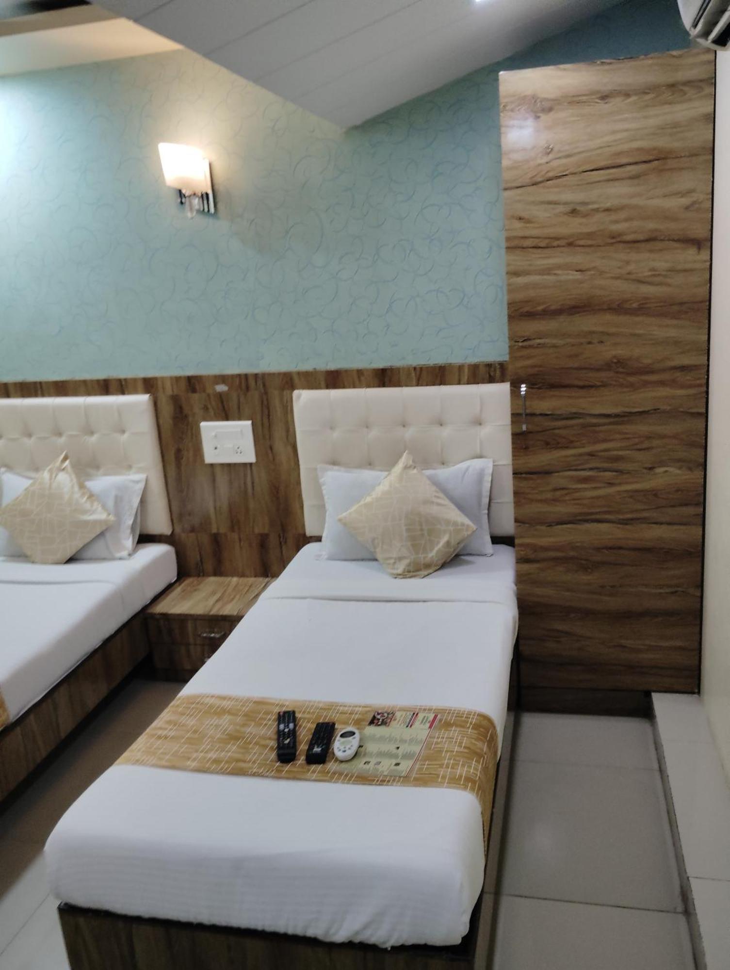 Hotel Crystal Park Near Nesco Exhibition Center Βομβάη Εξωτερικό φωτογραφία