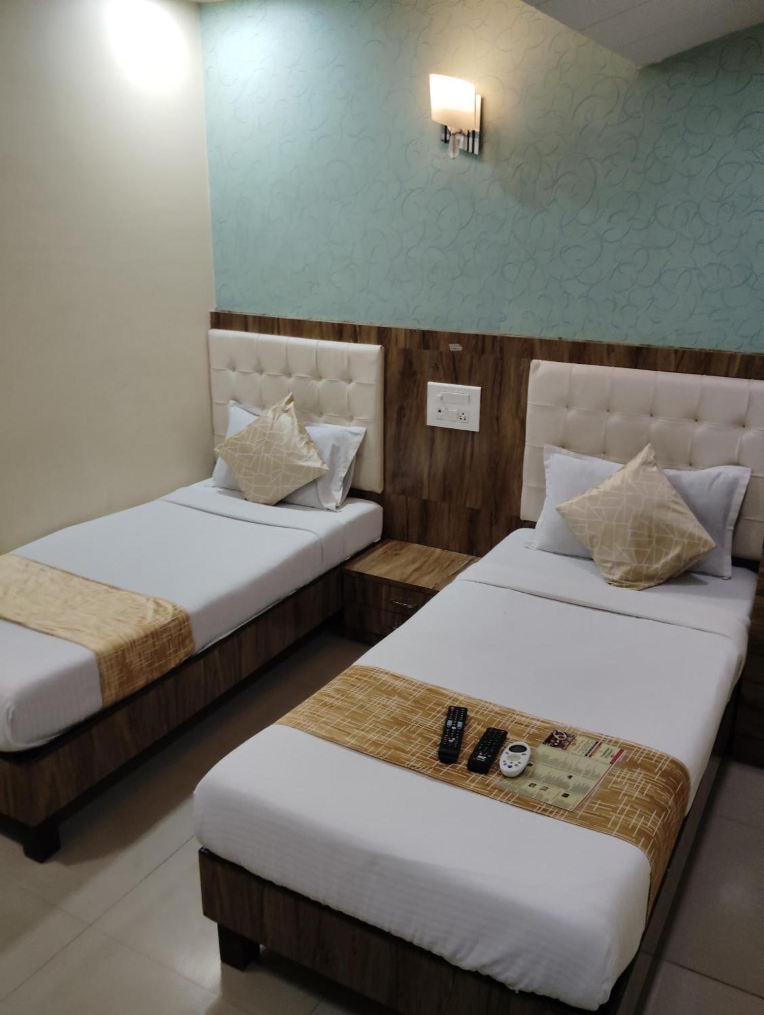 Hotel Crystal Park Near Nesco Exhibition Center Βομβάη Εξωτερικό φωτογραφία