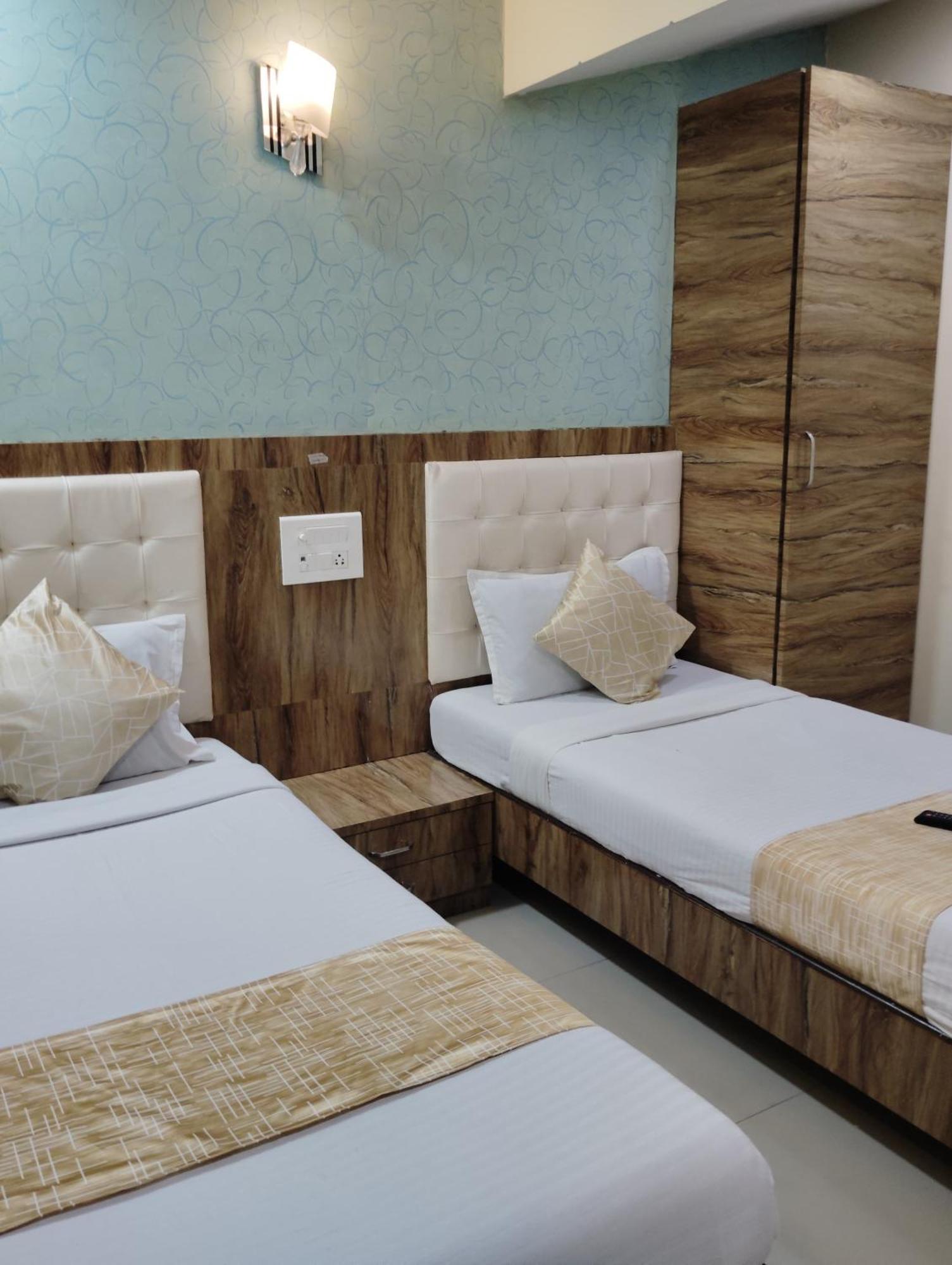 Hotel Crystal Park Near Nesco Exhibition Center Βομβάη Εξωτερικό φωτογραφία