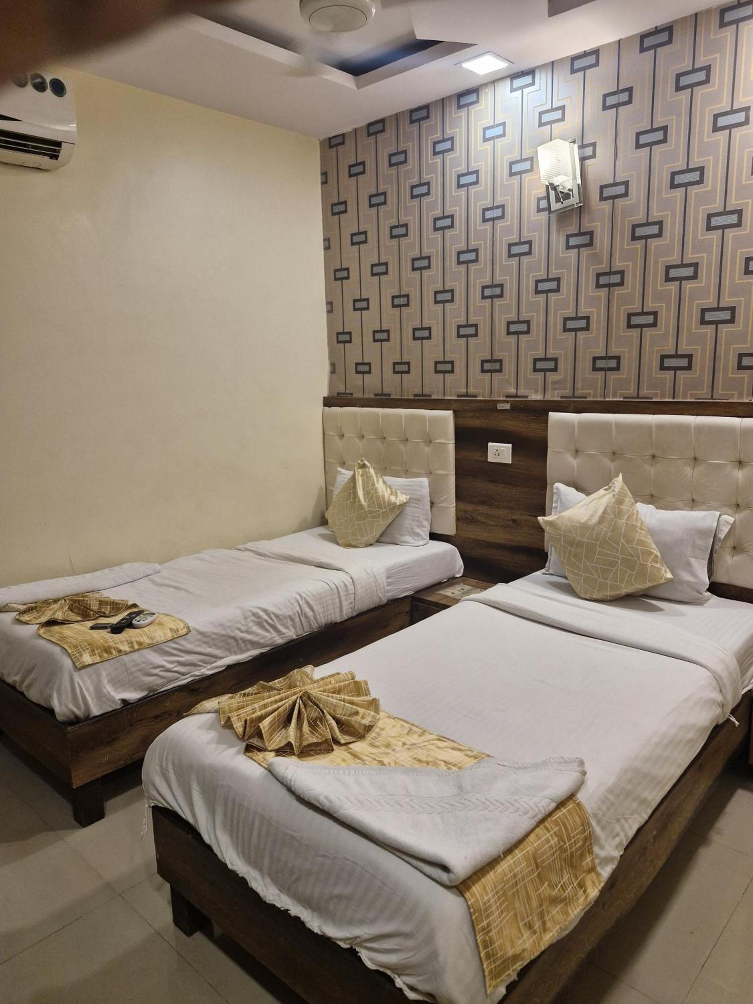 Hotel Crystal Park Near Nesco Exhibition Center Βομβάη Εξωτερικό φωτογραφία