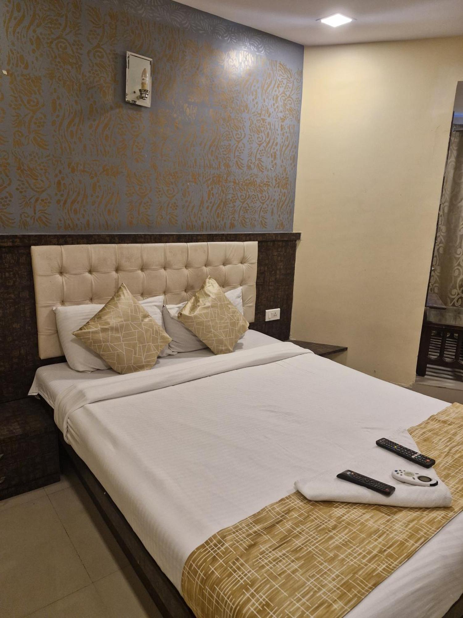 Hotel Crystal Park Near Nesco Exhibition Center Βομβάη Εξωτερικό φωτογραφία