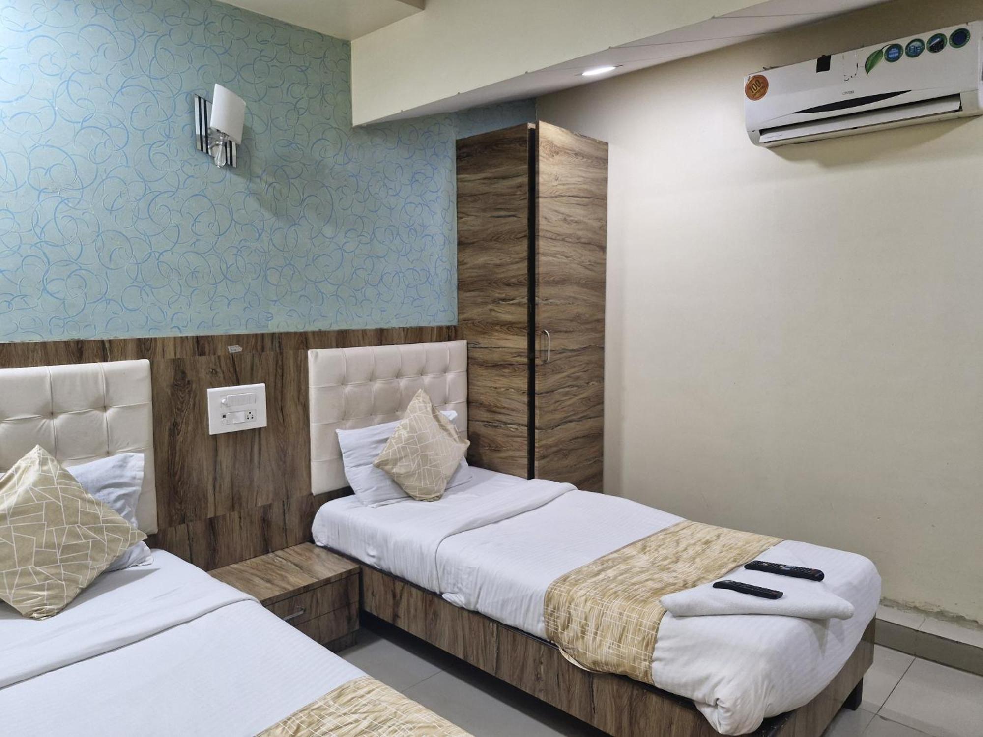 Hotel Crystal Park Near Nesco Exhibition Center Βομβάη Εξωτερικό φωτογραφία
