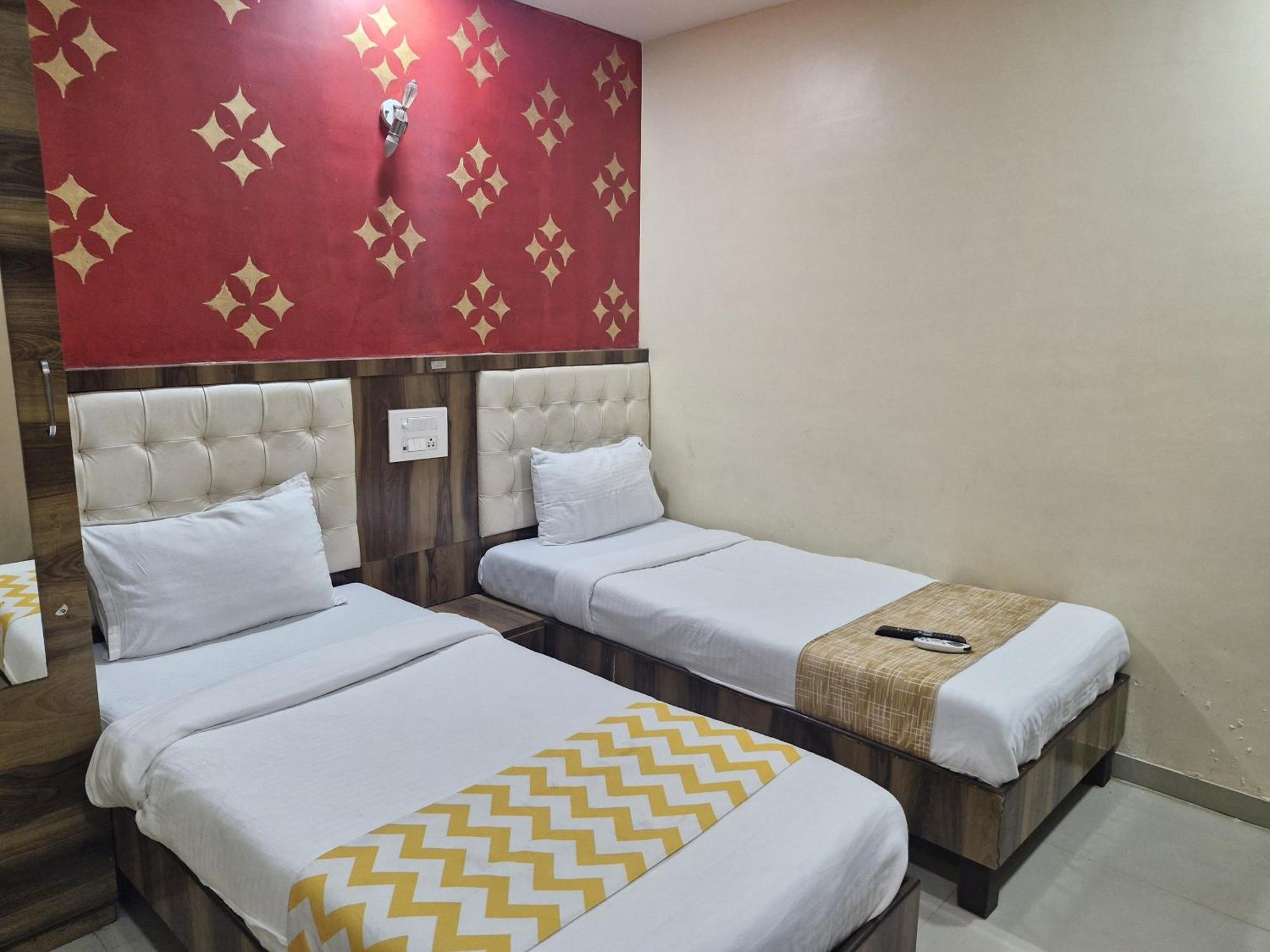 Hotel Crystal Park Near Nesco Exhibition Center Βομβάη Εξωτερικό φωτογραφία