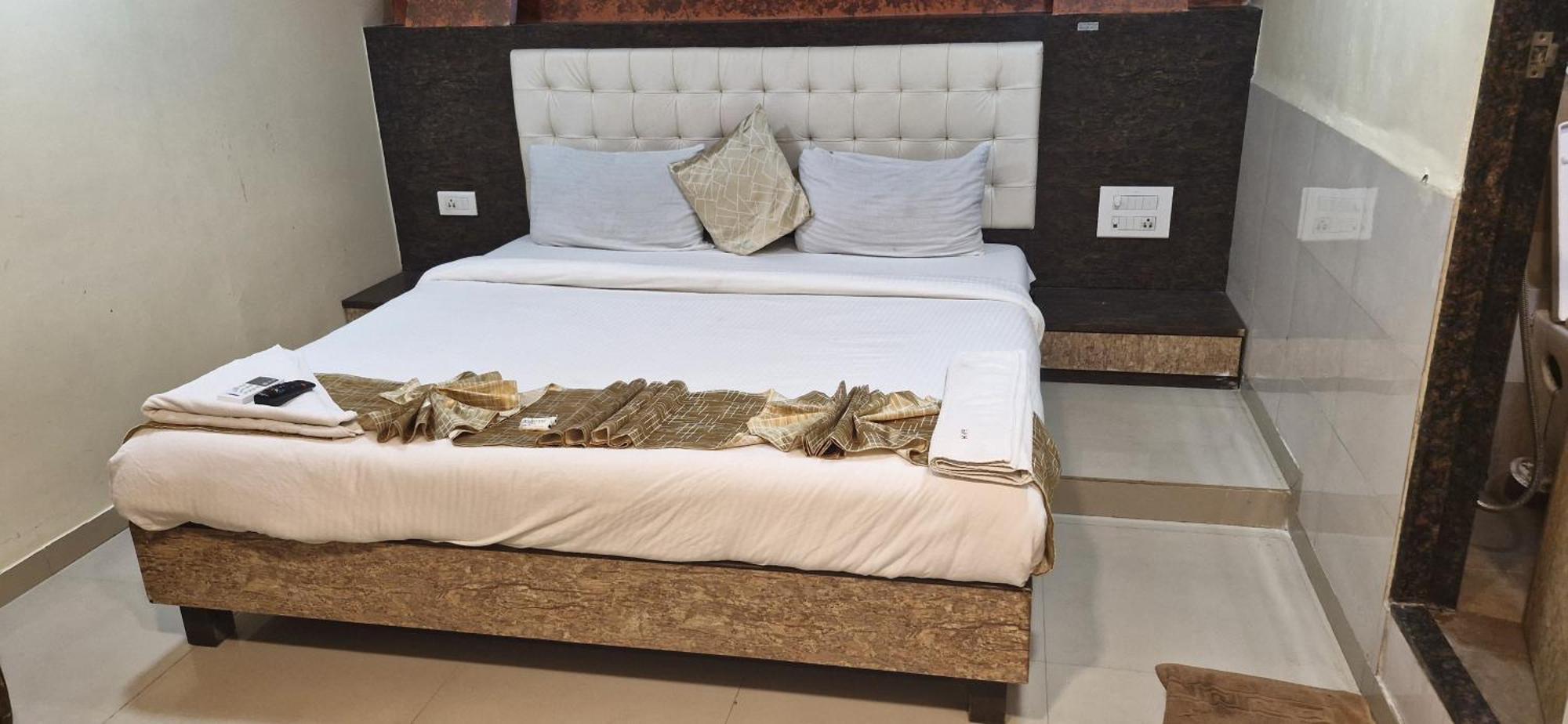 Hotel Crystal Park Near Nesco Exhibition Center Βομβάη Εξωτερικό φωτογραφία